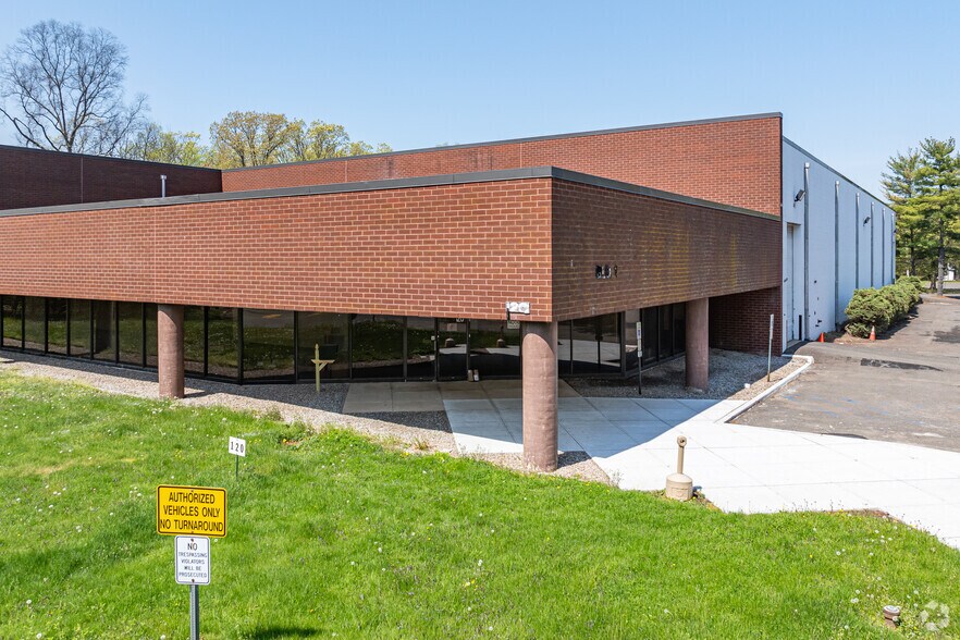 More Photos Of 120 Clyde Rd, Somerset Warehouse For Lease