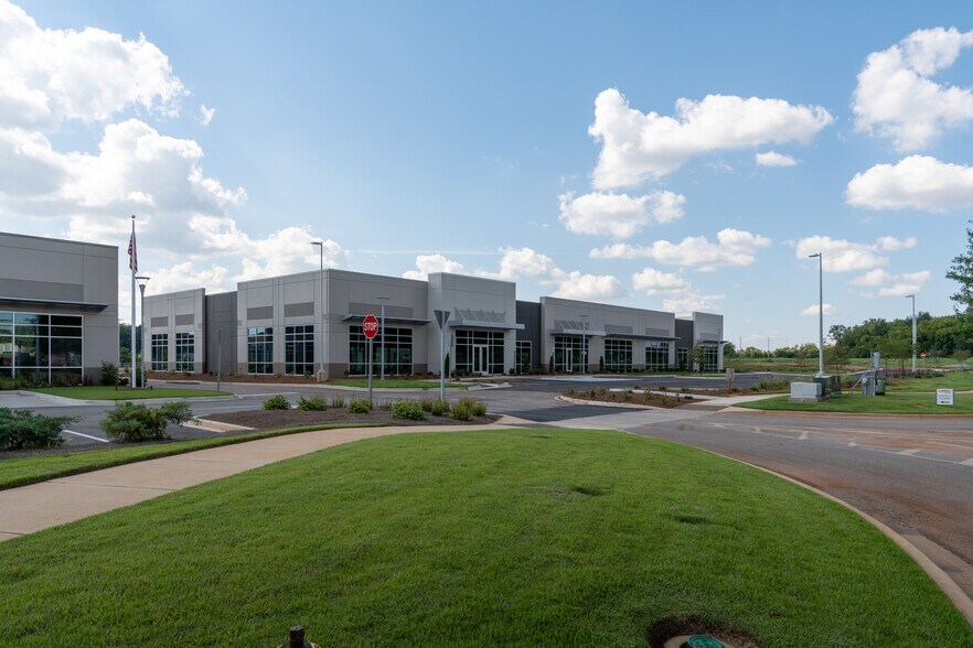 More Photos Of 7000 Redstone Gtwy, Huntsville Office For Lease