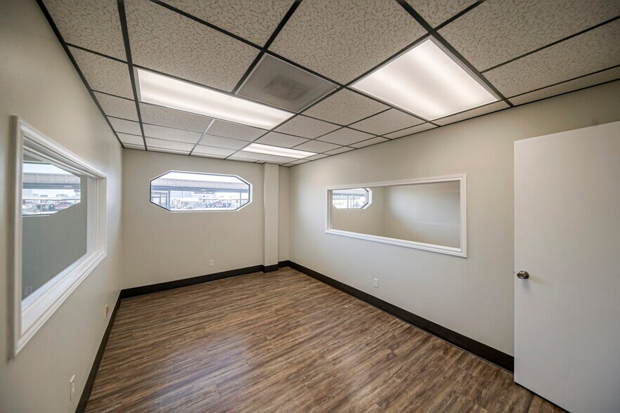 More Photos Of 1410 Rankin Hwy, Midland Office For Sale
