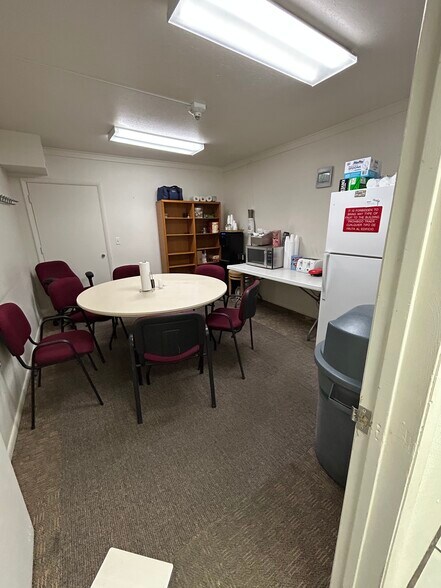 More Photos Of 150 E 400 N, Salem Manufacturing For Lease