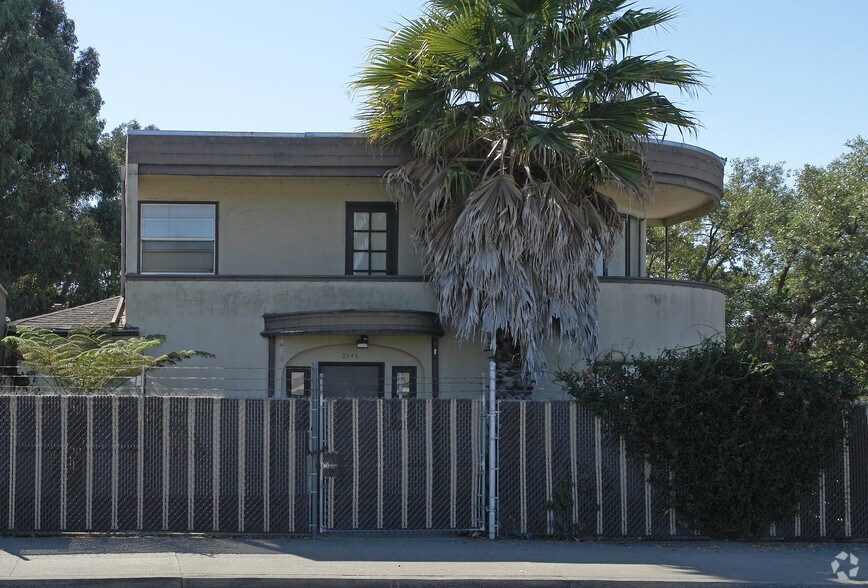 More Photos Of 2846 El Portal Dr, San Pablo Storefront Retail Residential For Lease