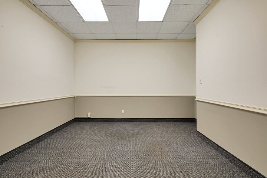 More Photos Of 45 N Village Ave, Rockville Centre Office For Sale