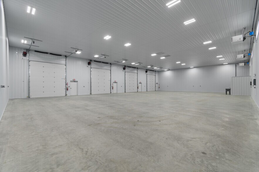 More Photos Of 204 Trump Ave NE, East Canton Flex For Lease