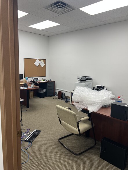 More Photos Of 1624 E Wisconsin Ave, Appleton Office For Sale