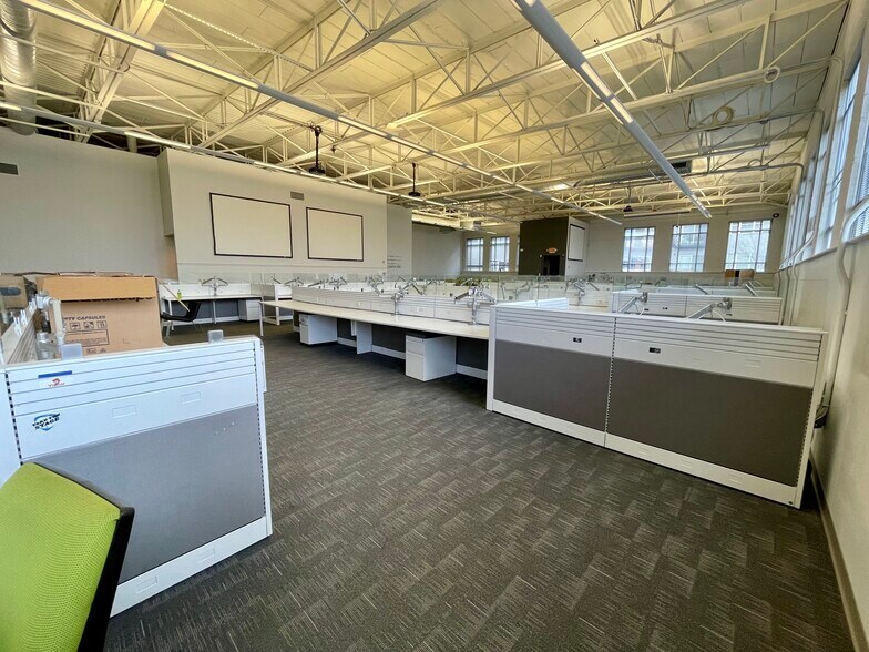 More Photos Of 329 Battleground Ave, Greensboro Office For Lease