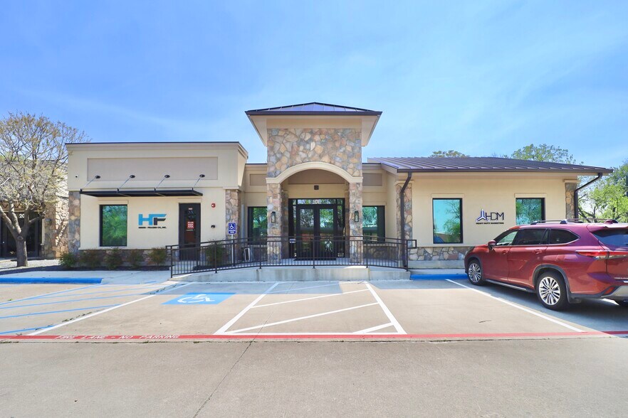More Photos Of 10 E McDermott Dr, Allen Office For Sale