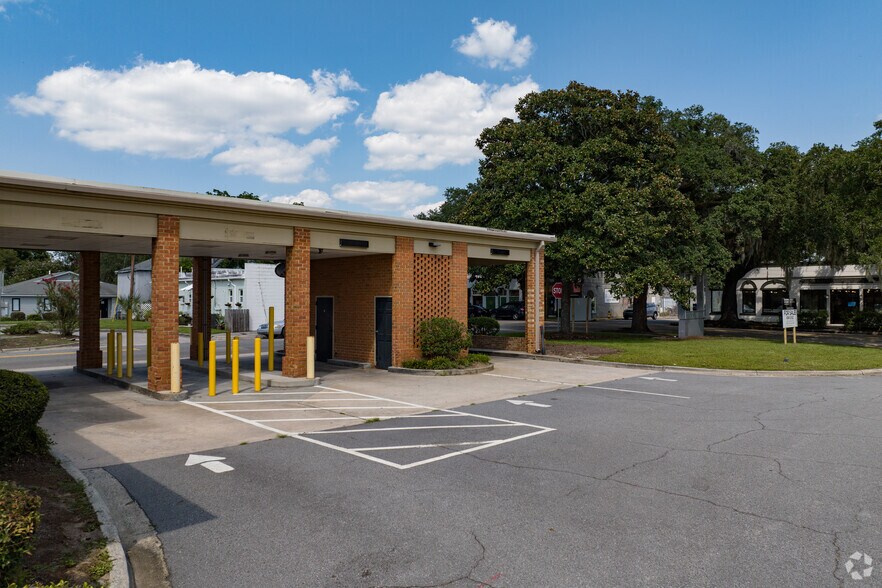More Photos Of 2505 Abercorn St, Savannah Bank For Lease