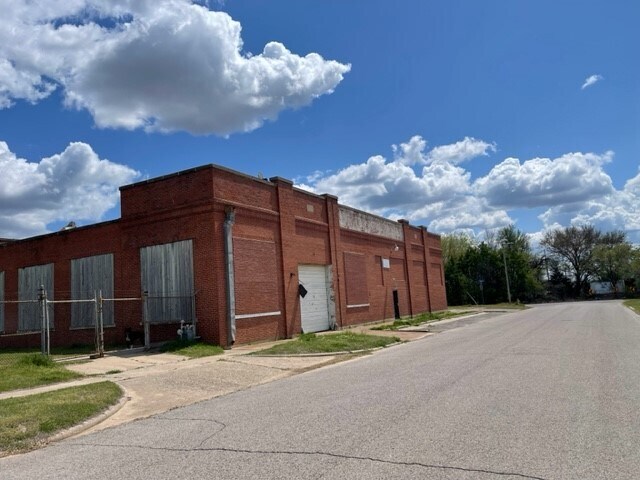 More Photos Of 227 S Philadelphia Ave, Shawnee Warehouse For Sale