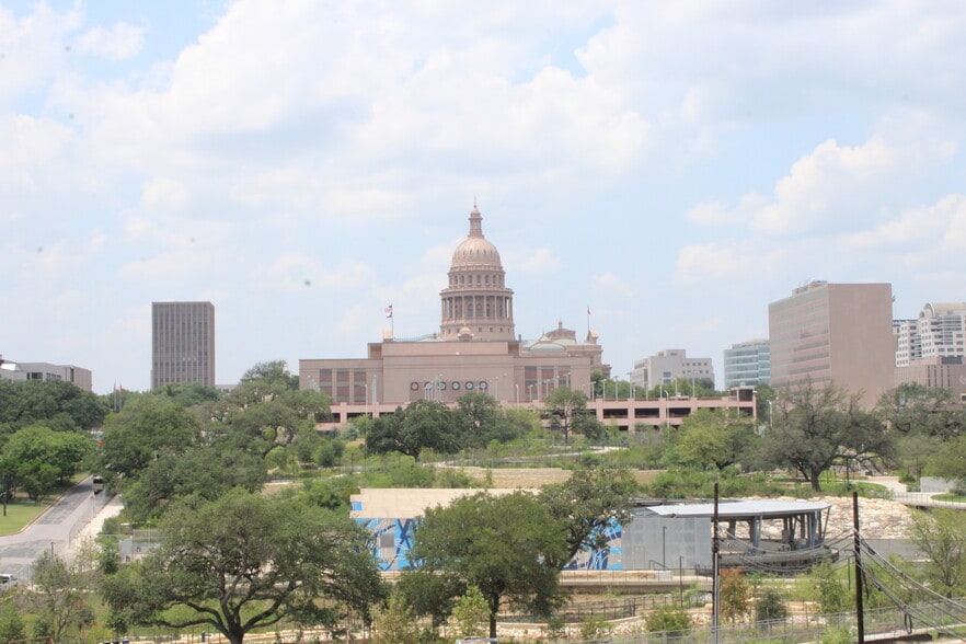 More Photos Of 614 E 12th St, Austin Office For Sale