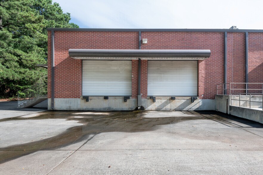 More Photos Of 1548 Stone Ridge Dr, Stone Mountain Warehouse For Lease