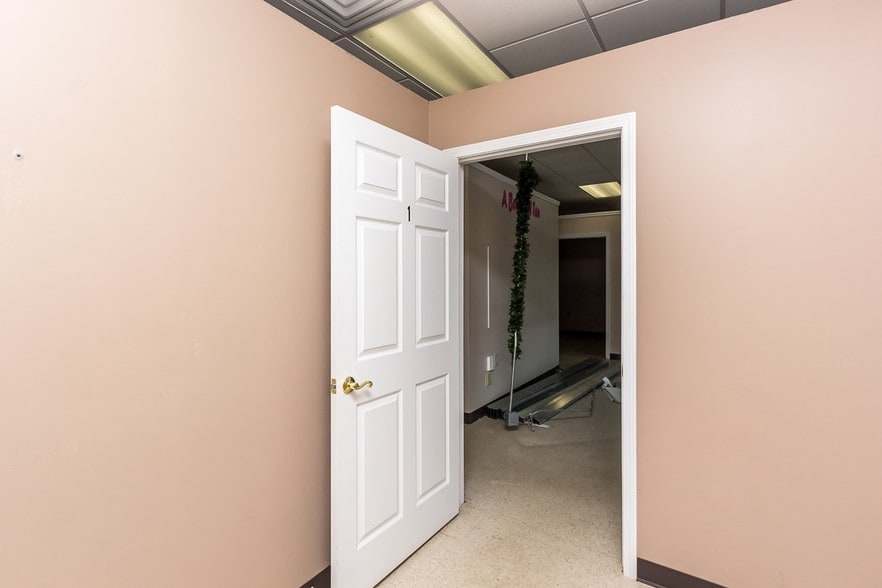 More Photos Of 133 E Main St, Youngsville General Retail For Lease