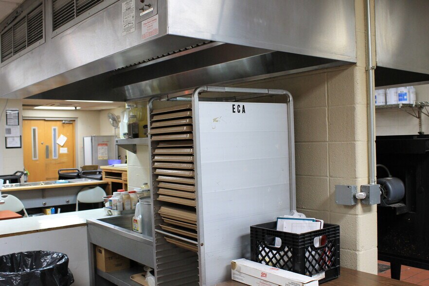 More Photos Of 401 W Poplar St, Elizabethtown Religious Facility For Sale