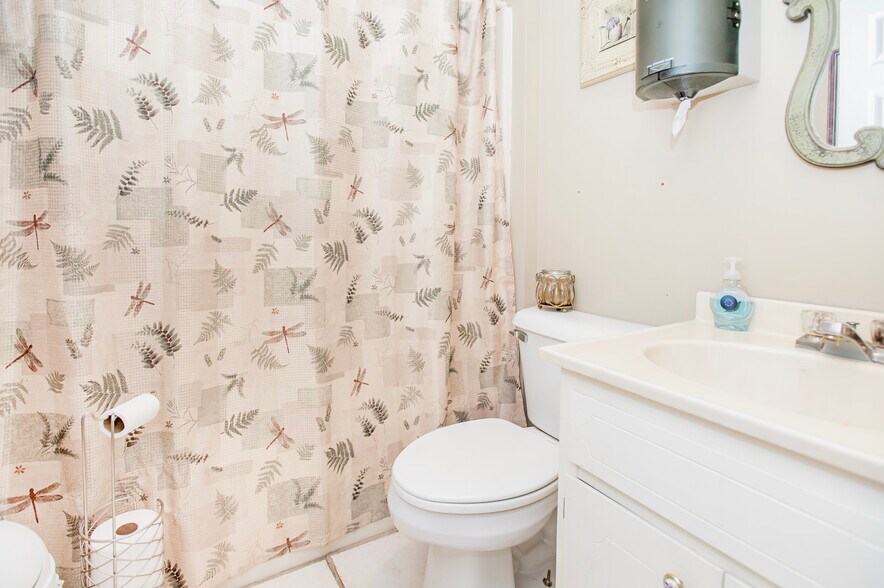 More Photos Of 400 Main St, Clinton Freestanding For Sale