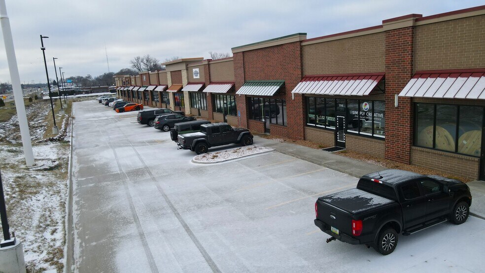 More Photos Of 5548 NW 2nd St, Des Moines Light Distribution For Lease