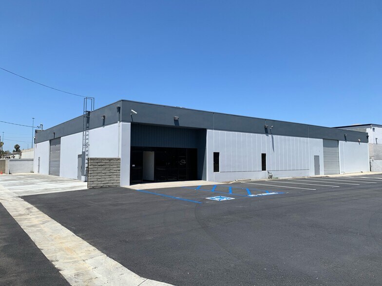 More Photos Of 1181 N Blue Gum St, Anaheim Warehouse For Lease