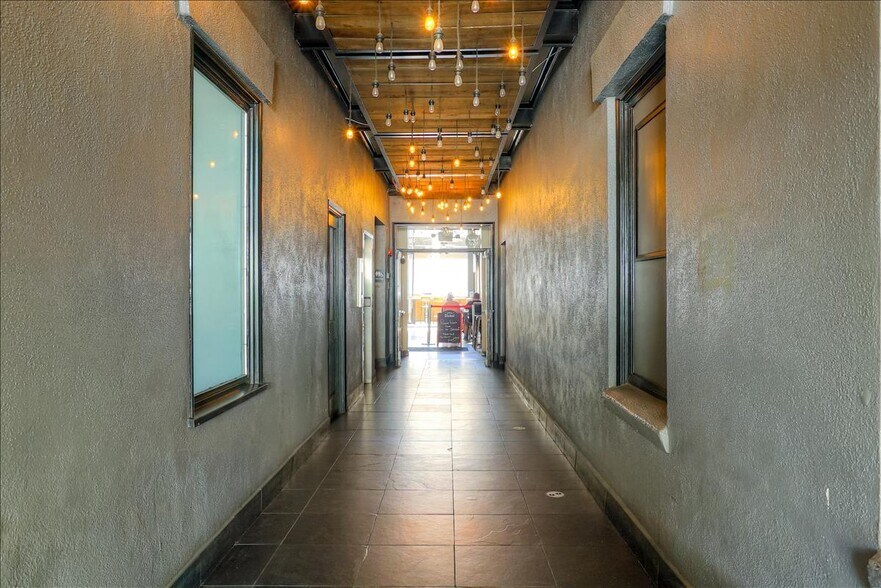 More Photos Of 20 E Colorado Blvd, Pasadena Storefront Retail Office For Lease