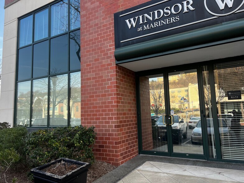 More Photos Of 100 Tower Dr, Edgewater Apartments For Lease