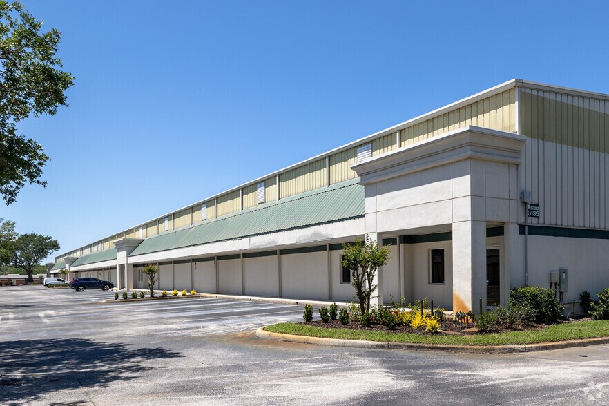 More Photos Of 3135 Drane Field Rd, Lakeland Warehouse For Lease
