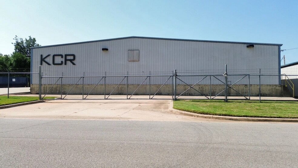 More Photos Of 108 SE 24th St, Oklahoma City Warehouse For Lease