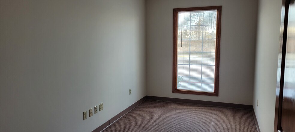 More Photos Of 1300 N Reed Station Rd, Carbondale Industrial For Sale