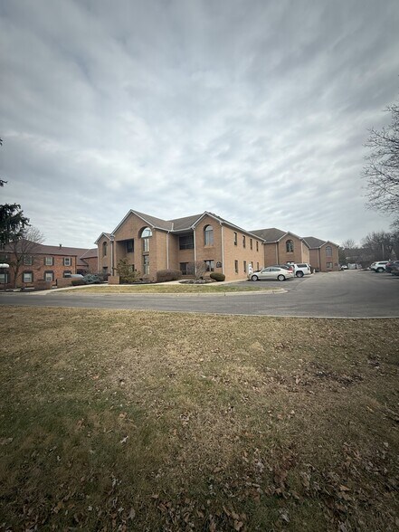 More Photos Of 71 E Wilson Bridge Rd, Worthington Office For Sale