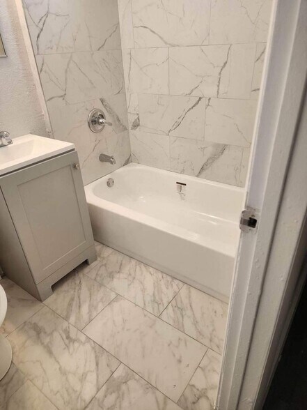 More Photos Of 421 NW 12th St, Florida City Apartments For Sale