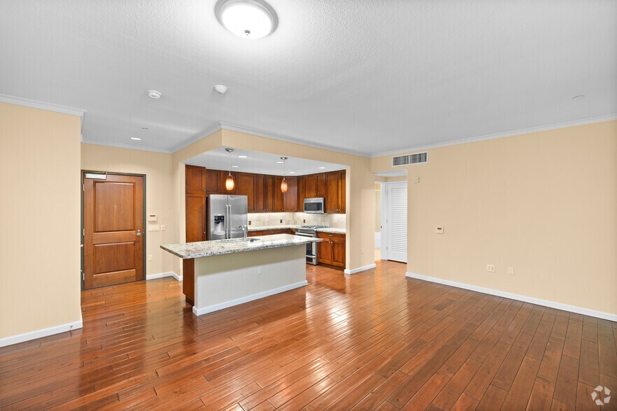 More Photos Of 16110 Ventura Blvd, Encino Apartments For Lease