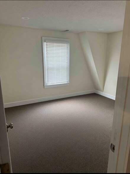 More Photos Of 15 Concord St, Glastonbury Office For Lease