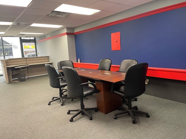 More Photos Of 7234 W North Ave, Elmwood Park Office For Sale