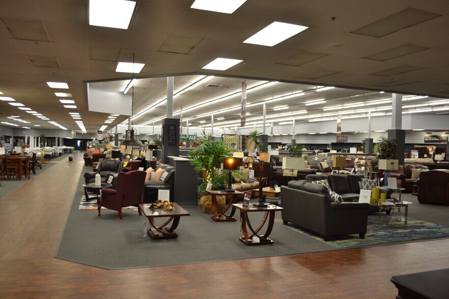 More Photos Of 1783-1785 E Ohio Pike, Amelia Freestanding For Sale