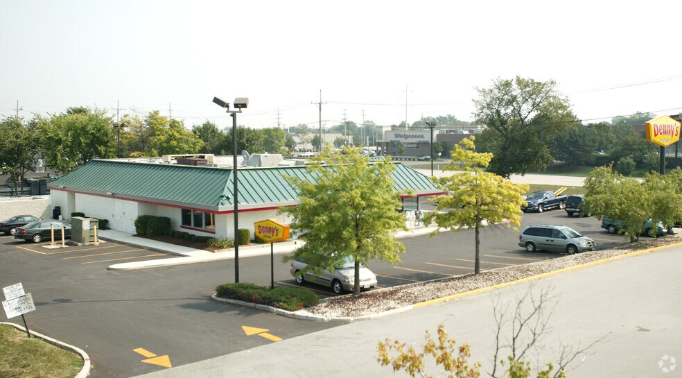 More Photos Of 17W714-17W734 22nd St, Oakbrook Terrace Freestanding For Lease