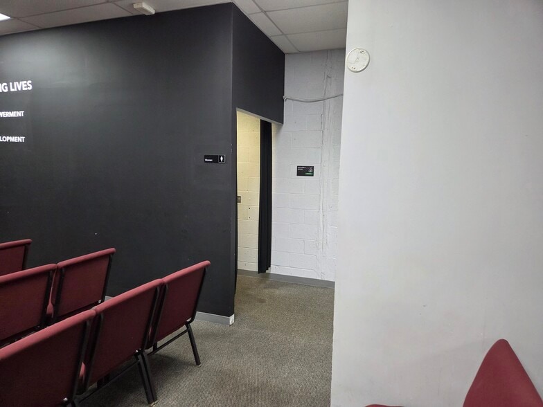More Photos Of 8831-8869 Walker Mill Rd, Capitol Heights Warehouse For Lease