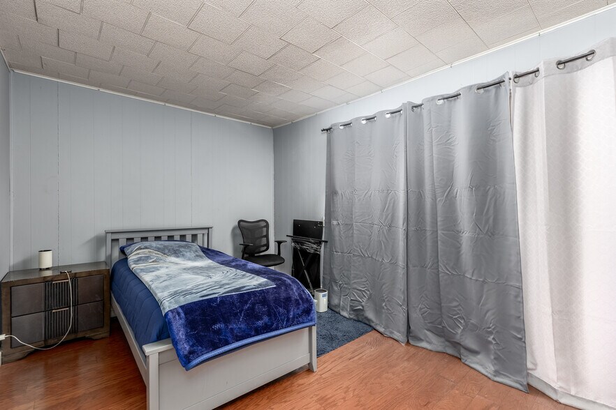 More Photos Of 415 N Sycamore St, Somonauk Apartments For Sale