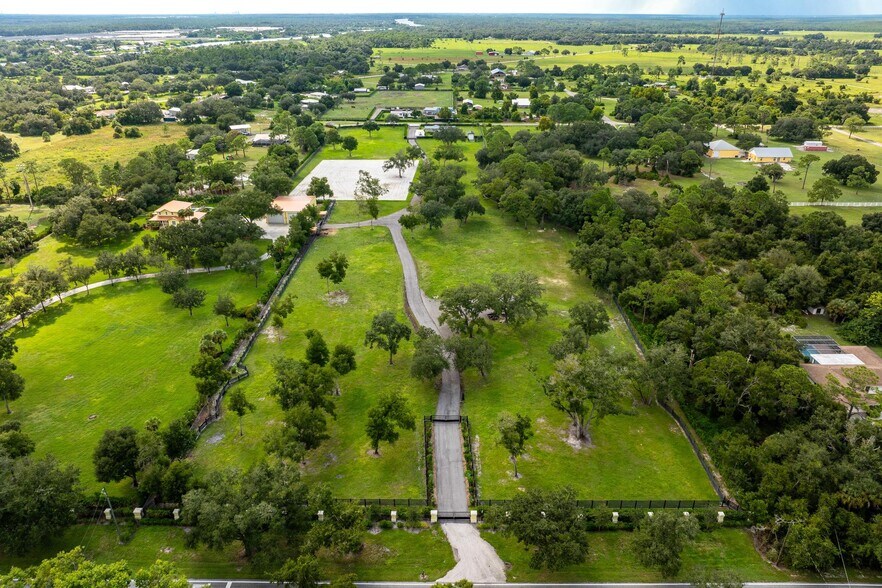 More Photos Of 21531 N River Rd, Alva Specialty For Sale