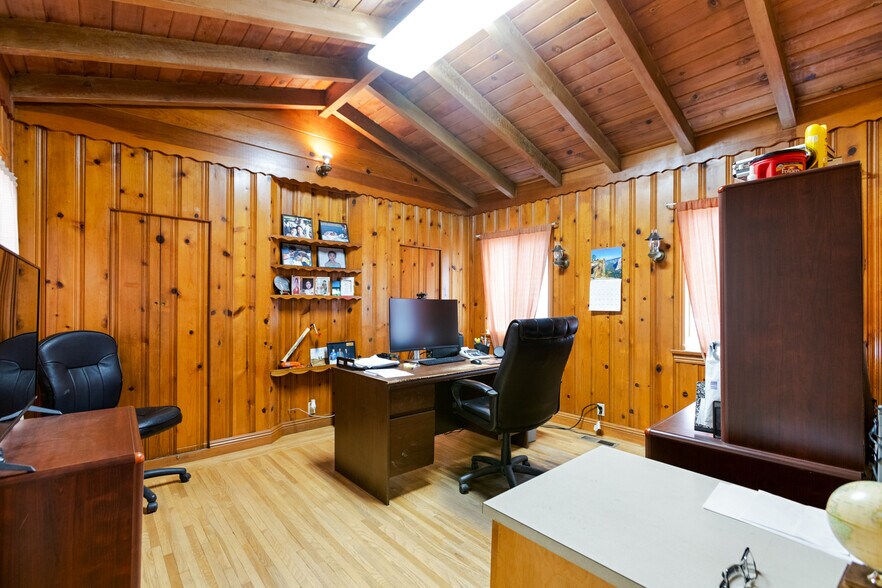More Photos Of 635 Veile Ave, Beaumont Office For Sale