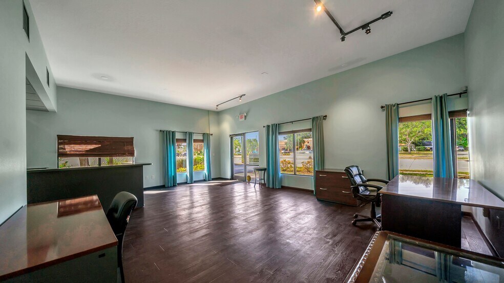 More Photos Of 3831 Tyrone Blvd N, Saint Petersburg Office For Lease