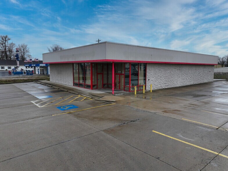 More Photos Of 1575 Hart St, Vincennes Freestanding For Sale