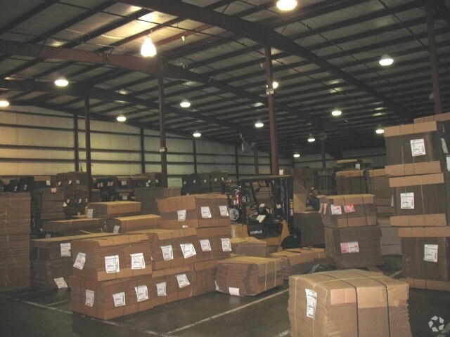 More Photos Of 802 Kyle Ave, Roanoke Warehouse For Lease