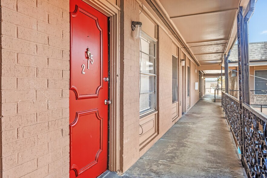 More Photos Of 6701 Calmont Ave, Fort Worth Apartments For Sale