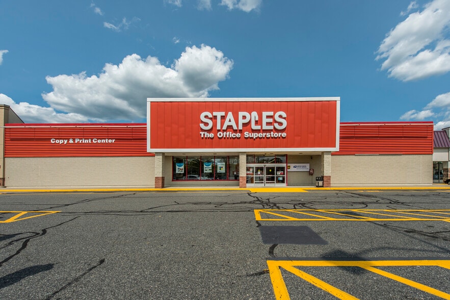 More Photos Of 600 South St W, Raynham Unknown For Lease