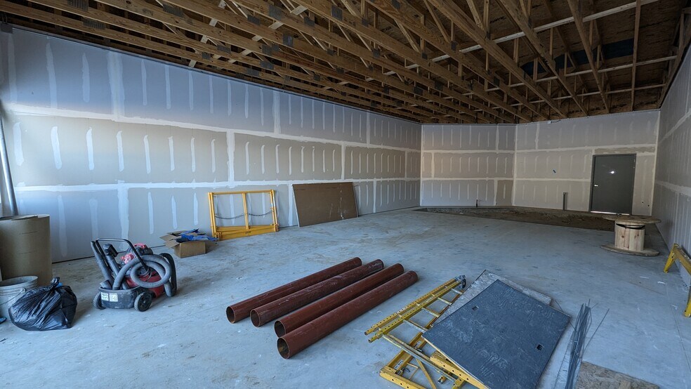 More Photos Of 2240 Prairie Ave, South Bend Storefront Retail Office For Lease