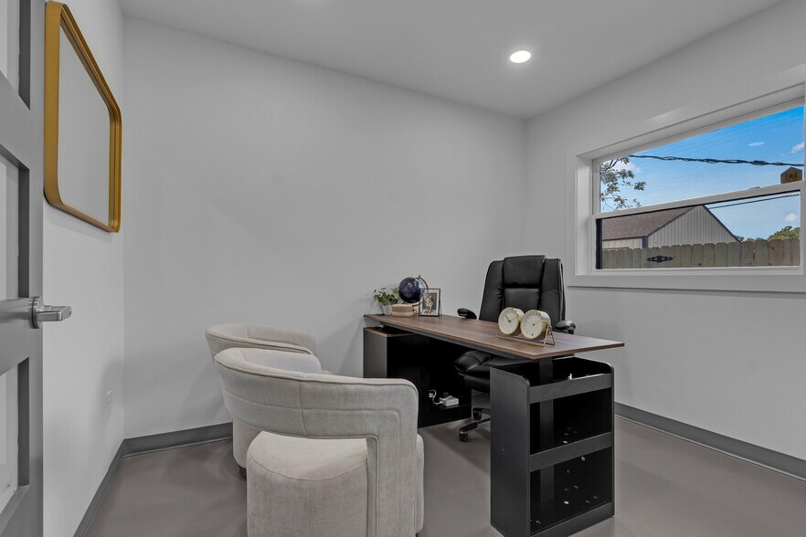 More Photos Of 836 N 1st St, Broken Arrow Coworking Space