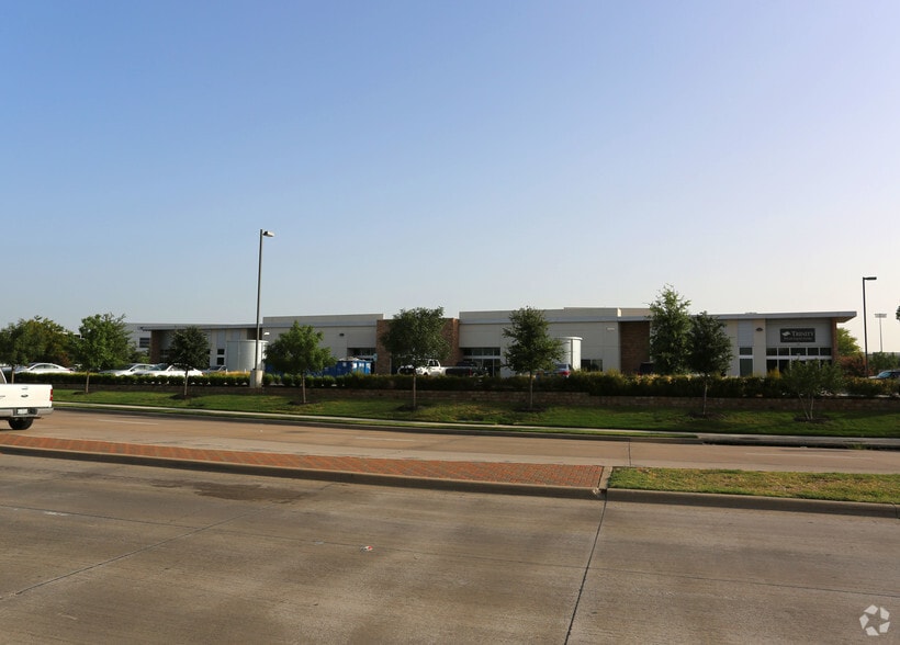 More Photos Of 935 S Kimball Ave, Southlake Light Manufacturing For Lease