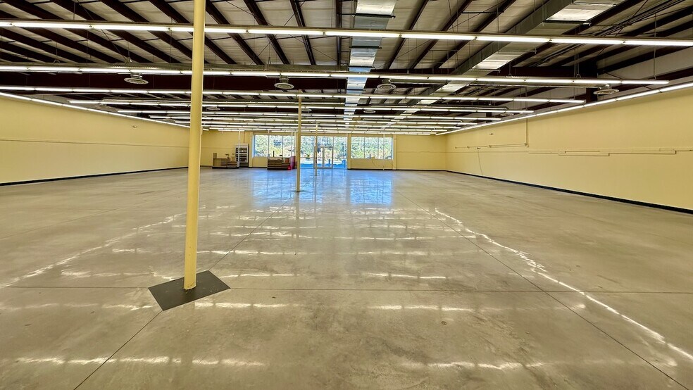 More Photos Of 3365 E Millwood Ln, Hernando Freestanding For Lease