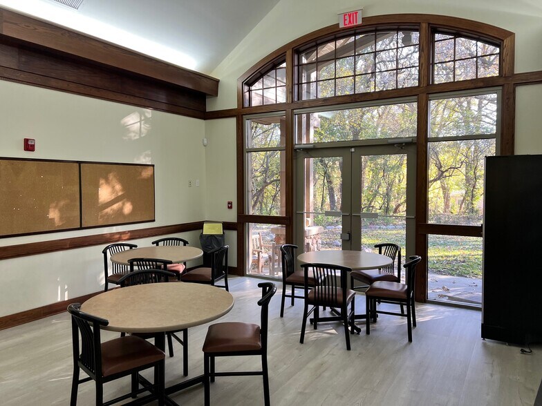 More Photos Of 420 N Front St, Mchenry Office For Lease