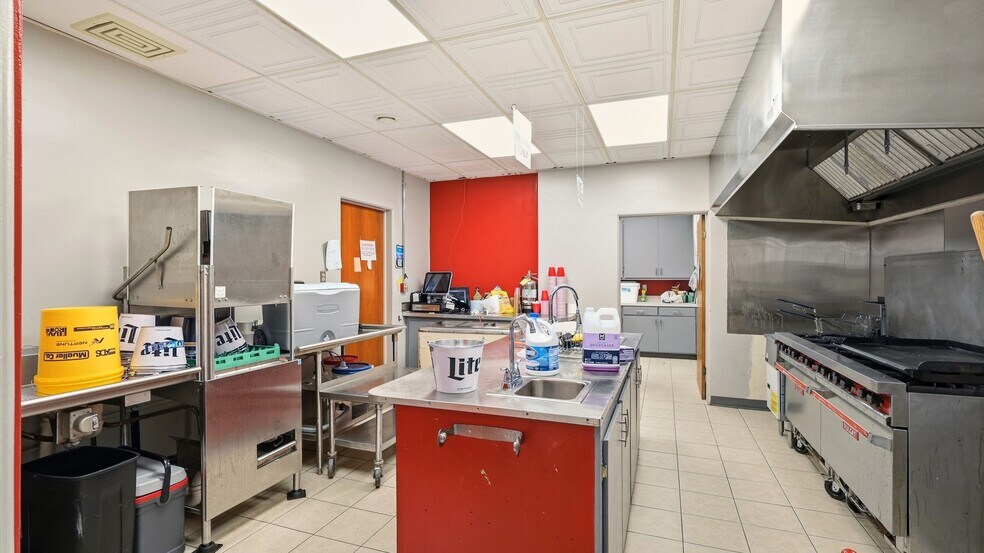More Photos Of 204 W Beaver Ave, Fort Morgan Showroom For Sale