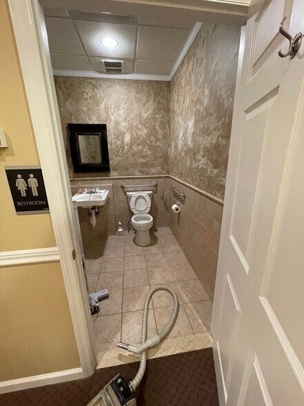 More Photos Of 189 Main Rd, Riverhead Medical For Lease