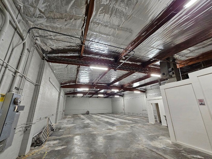 More Photos Of 804 E 18th St, Los Angeles Warehouse For Lease