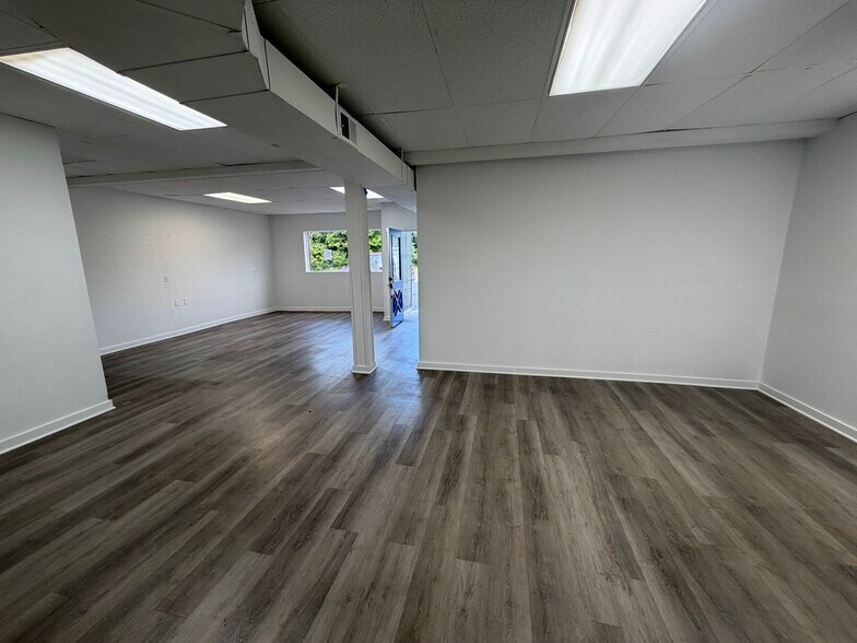 More Photos Of 3326 Forge Hill Rd, Street General Retail For Sale