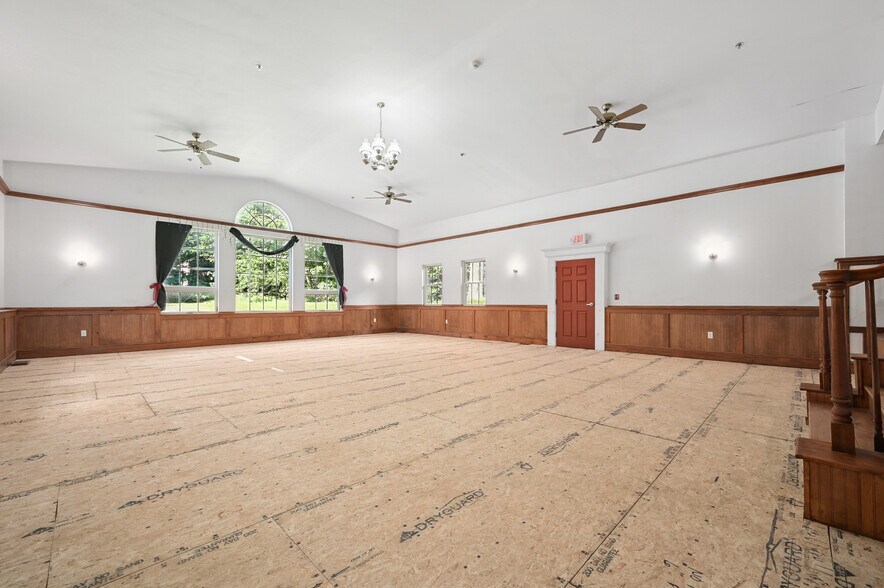 More Photos Of 56 Main St, Stamford Hotel For Sale